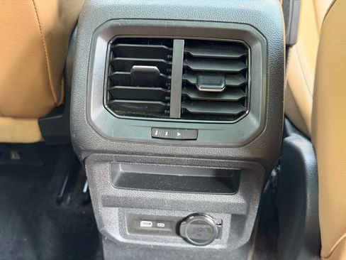 Used 2022 Volkswagen Tiguan SE AWD/4WD image 14