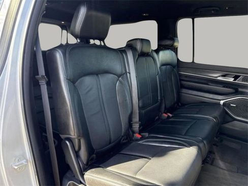Used 2024 Jeep Wagoneer L Series II w/ Flexible Seating Group AWD/4WD image 33
