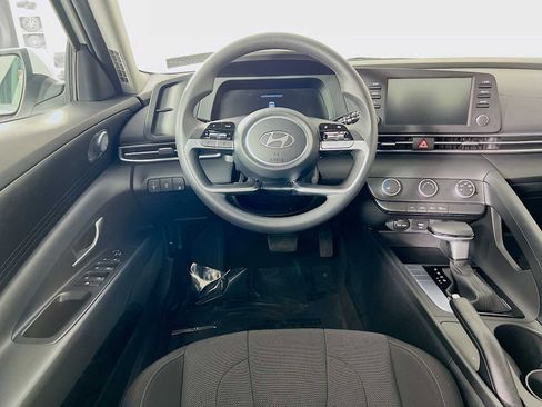 Used 2024 Hyundai Elantra SE image 21