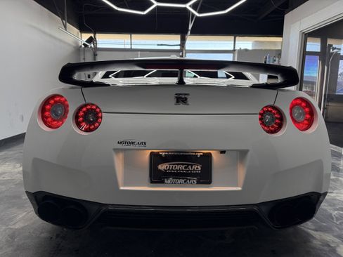 Used 2014 Nissan GT-R Black Edition image 4