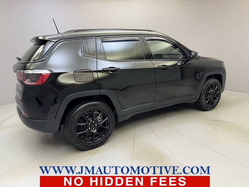 Used 2022 Jeep Compass Latitude w/ Sun and Sound Group AWD/4WD image 5