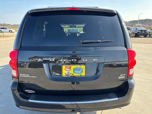 Used 2017 Dodge Grand Caravan SXT image 5
