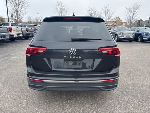 Used 2022 Volkswagen Tiguan SE image 6