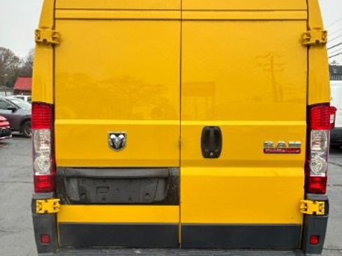 Used 2018 RAM ProMaster 2500 w/ Interior Convenience Group image 10