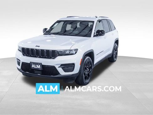 Used 2025 Jeep Grand Cherokee Altitude AWD/4WD image 1