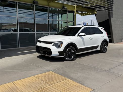 Used 2025 Kia Niro Wind FWD image 1
