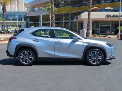 Used 2023 Lexus UX 250h FWD image 4
