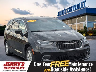Used 2025 Chrysler Pacifica Select