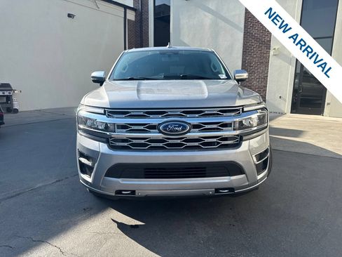 Used 2024 Ford Expedition Platinum AWD/4WD image 2