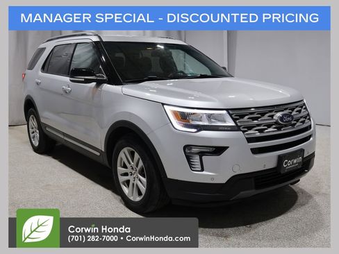 Used 2018 Ford Explorer XLT image 1