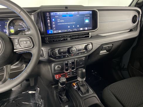 Used 2025 Jeep Wrangler Unlimited Rubicon 4xe AWD/4WD image 26