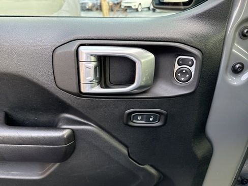 Used 2021 Jeep Wrangler Unlimited Rubicon image 8