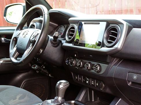 Used 2019 Toyota Tacoma TRD Sport w/ Technology Package AWD/4WD image 49