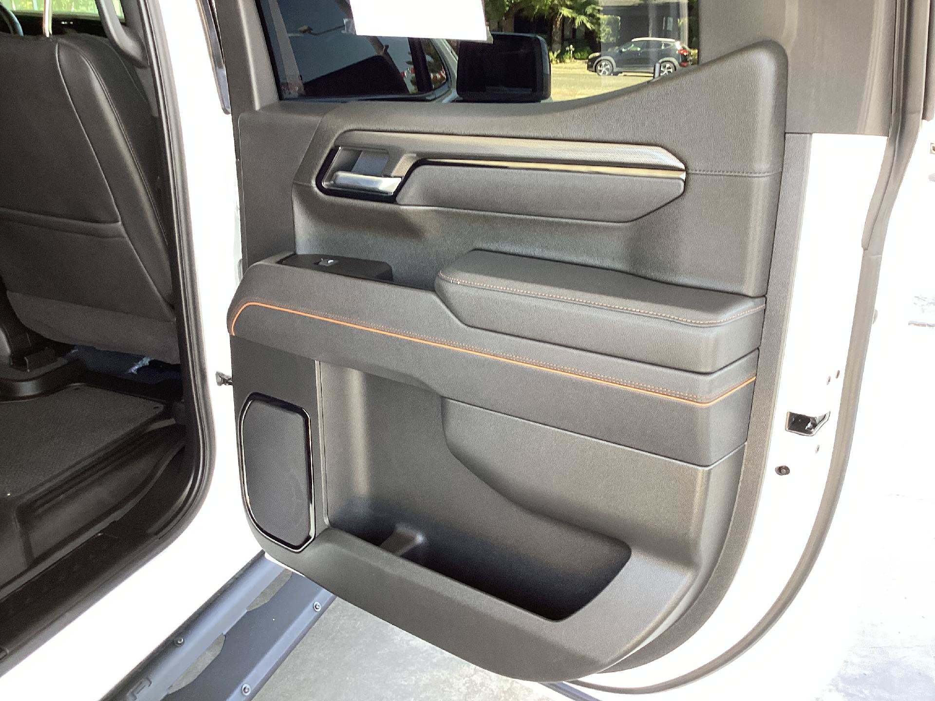 Used 2025 GMC Sierra 1500 AT4 w/ AT4 Premium Package AWD/4WD image 15