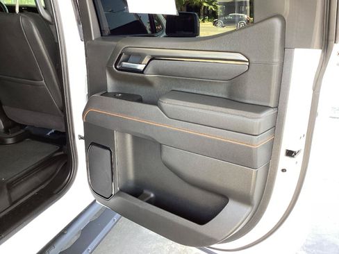 Used 2025 GMC Sierra 1500 AT4 w/ AT4 Premium Package AWD/4WD image 15