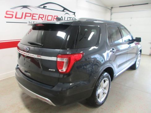 Used 2017 Ford Explorer XLT w/ Equipment Group 202A AWD/4WD image 12