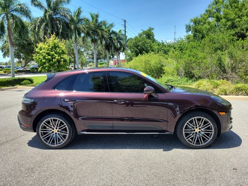 Certified 2023 Porsche Macan AWD/4WD image 3