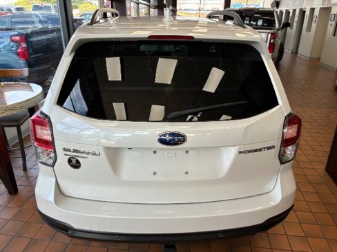Used 2018 Subaru Forester 2.5i Touring image 10