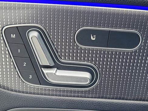 Used 2020 Mercedes-Benz GLB 250 w/ Premium Package image 23