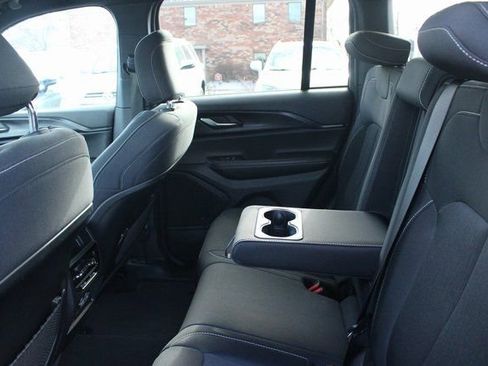 Used 2024 Jeep Grand Cherokee Laredo image 33