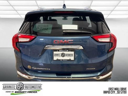 Used 2024 GMC Terrain Denali w/ Denali Premium Package AWD/4WD image 4