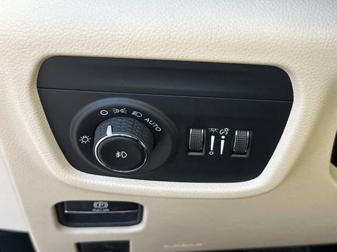 New 2026 Jeep Grand Cherokee Limited w/ Luxury Tech Group II image 24