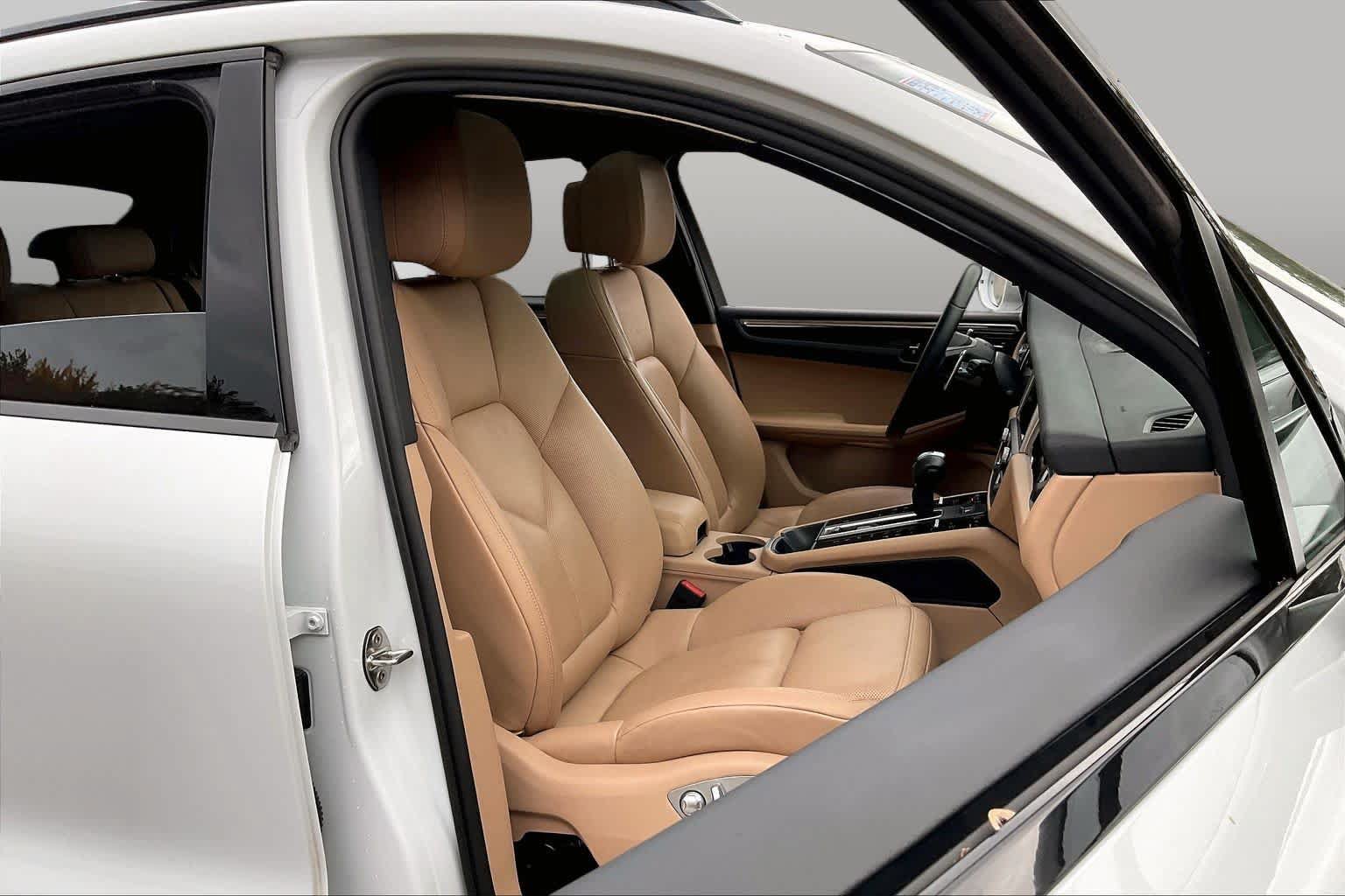 Used 2024 Porsche Macan AWD/4WD image 8