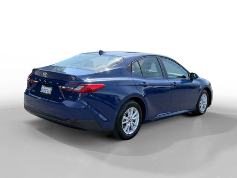 Used 2025 Toyota Camry LE w/ Convenience Package FWD image 5
