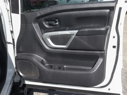 Used 2018 Nissan Titan PRO-4X AWD/4WD image 43