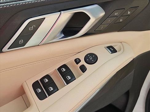 Used 2022 BMW X5 xDrive40i w/ Luxury Seating Package AWD/4WD image 12