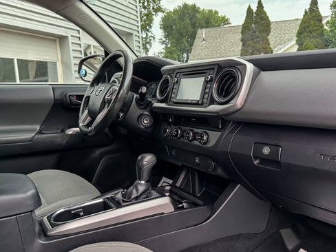 Used 2016 Toyota Tacoma SR5 w/ Towing Package AWD/4WD image 12