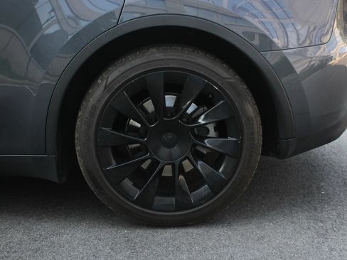 Used 2022 Tesla Model Y Long Range AWD/4WD image 10
