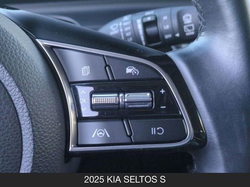 Used 2025 Kia Seltos S FWD image 18