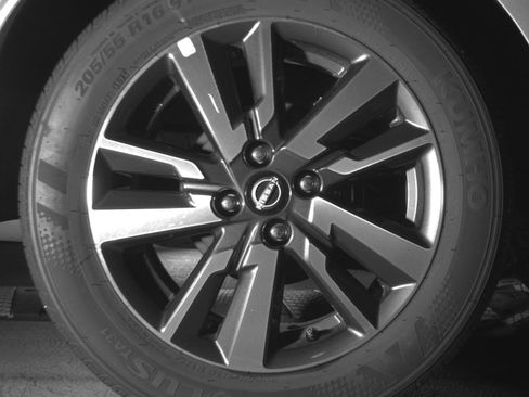 Used 2025 Nissan Versa SV image 15