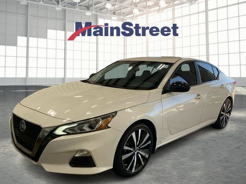 Used 2022 Nissan Altima 2.5 SR FWD image 1