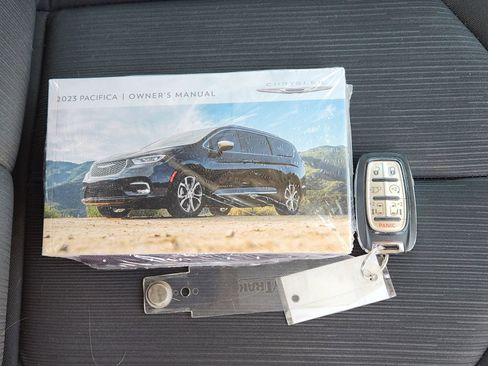 Used 2023 Chrysler Voyager LX image 41