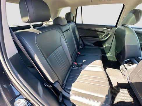 Used 2022 Volkswagen Tiguan SE w/ Panoramic Sunroof Package image 33