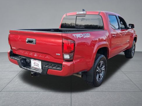 Used 2018 Toyota Tacoma TRD Sport image 15