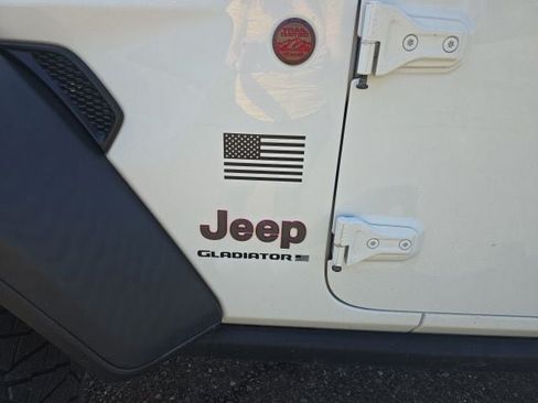 Used 2023 Jeep Gladiator Rubicon w/ Cold Weather Group AWD/4WD image 10