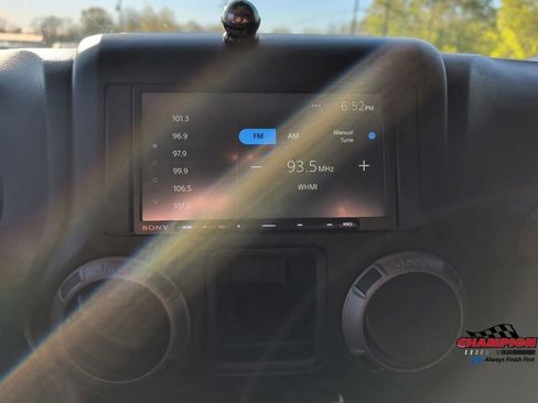 Used 2017 Jeep Wrangler Sport AWD/4WD image 15