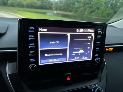 Used 2021 Toyota Corolla LE image 23