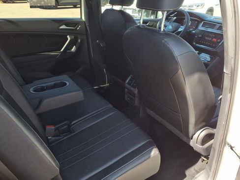 Certified 2022 Volkswagen Tiguan SE R-Line FWD image 22