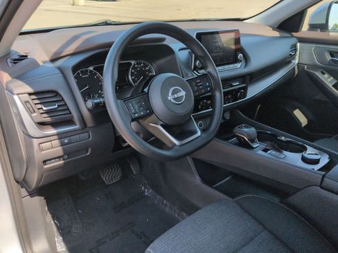 Used 2023 Nissan Rogue SV AWD/4WD image 2