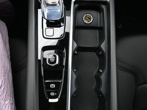 New 2027 Volvo XC60 B5 Plus AWD/4WD image 12
