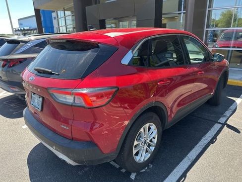 Used 2022 Ford Escape SE w/ Convenience Package AWD/4WD image 2