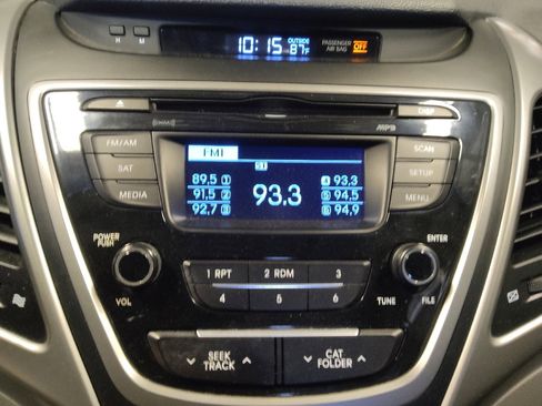 Used 2016 Hyundai Elantra SE image 25