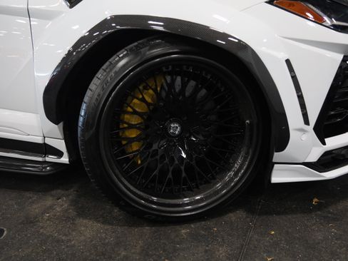 Used 2019 Lamborghini Urus AWD/4WD image 10