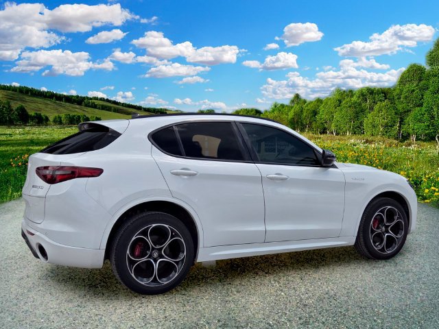 Used 2023 Alfa Romeo Stelvio Veloce AWD/4WD image 6