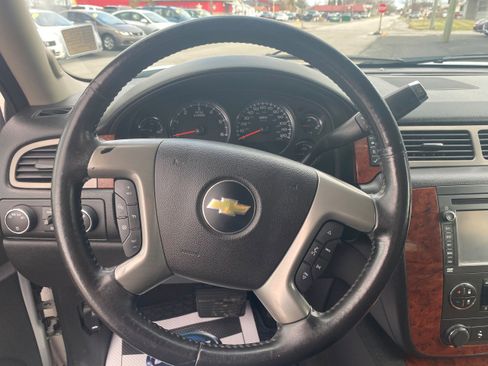 Used 2013 Chevrolet Avalanche LTZ image 11