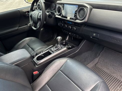Used 2023 Toyota Tacoma TRD Off-Road w/ TRD Premium Off Road Package image 17